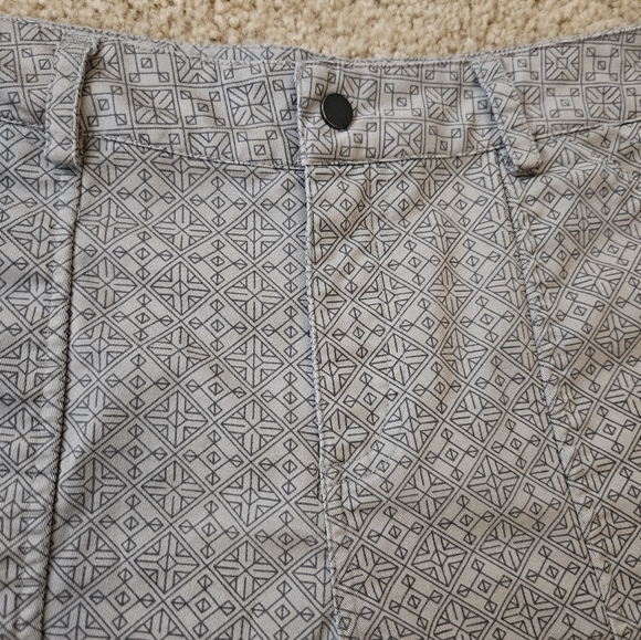Mondetta Women's Size Large L Gray Patterned Shorts with Pockets - Picture 5 of 12